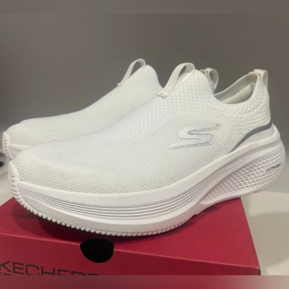 Skechers Go Run Elevate 2.0 Cadena White Size 11M NWB